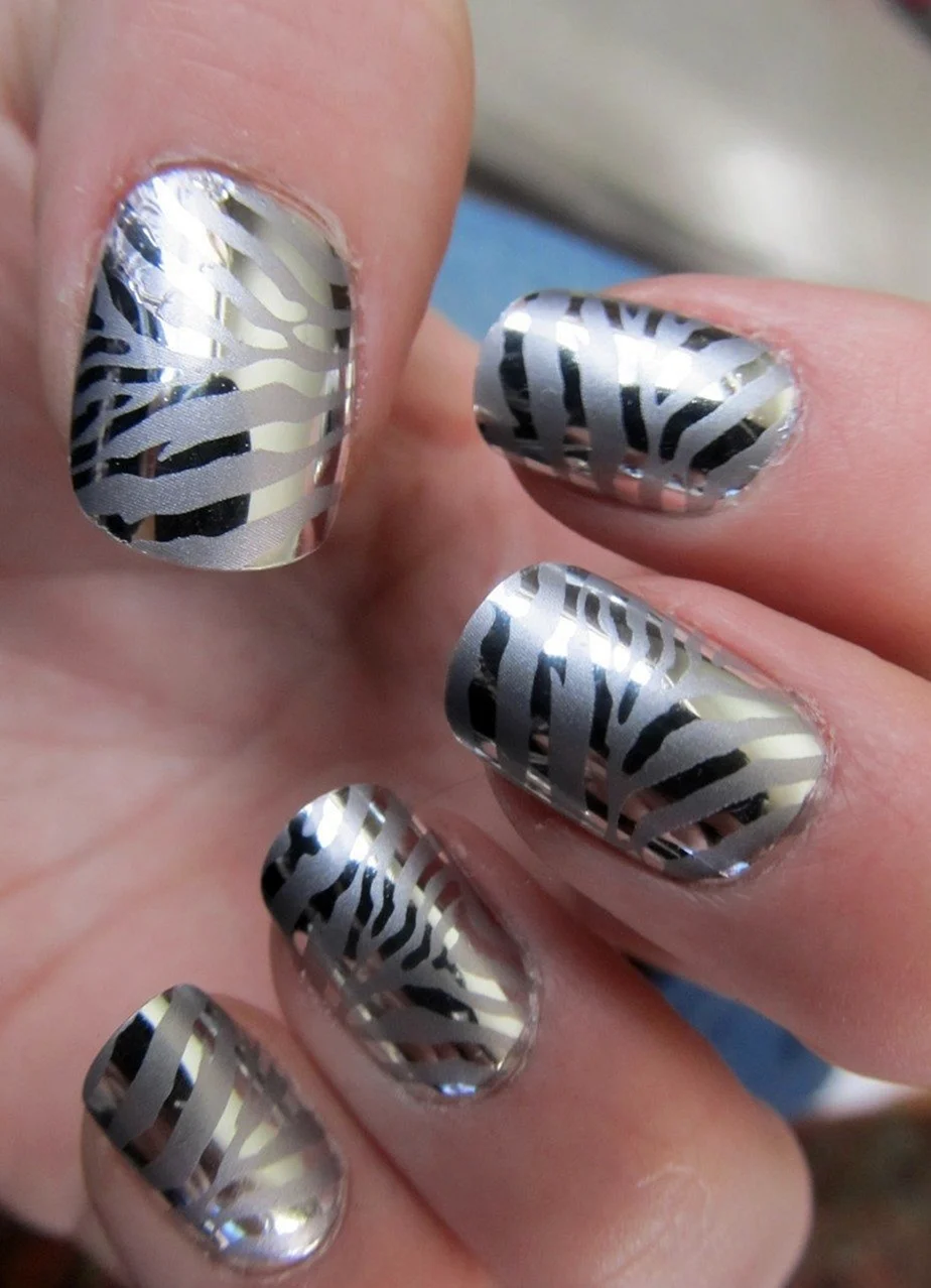 2000s Zebra Nails