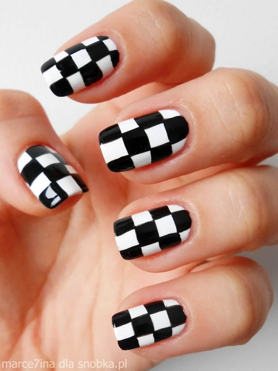 5g Checkerboard Manicure