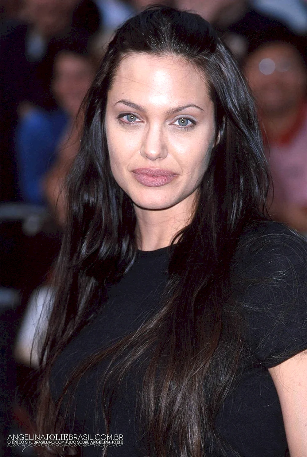Анджелина Джоли с темными волосами