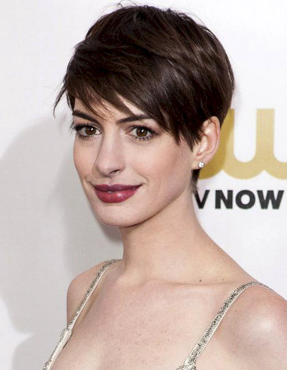 Anne Hathaway short hair
