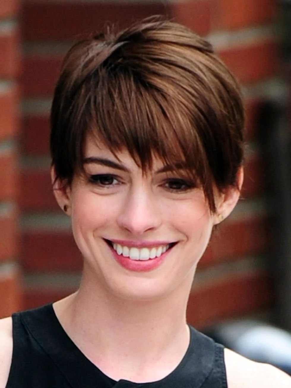 Anne Hathaway short hair