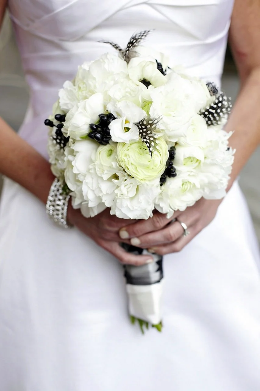 Бело черный букет невесты