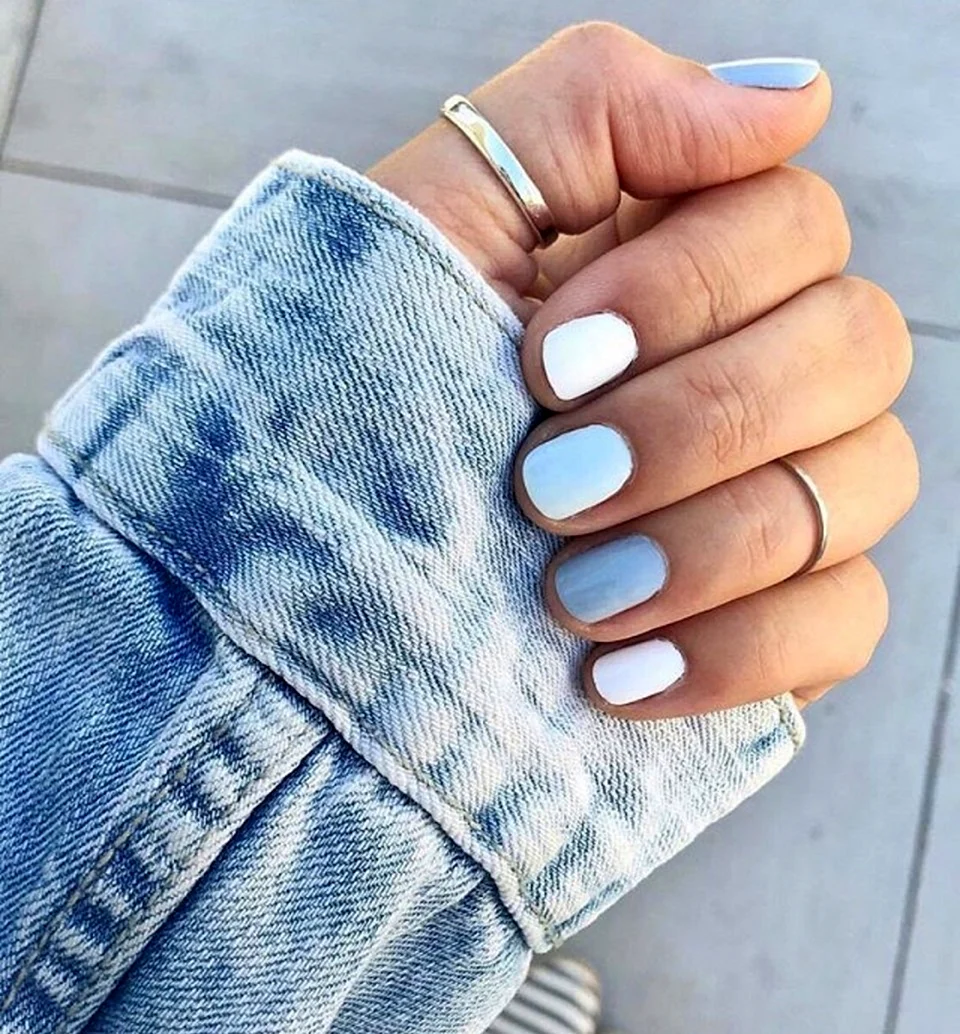 Blue and White Nail Style