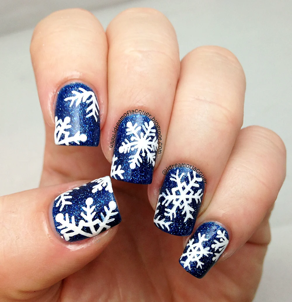Большая Снежинка на ногтях
