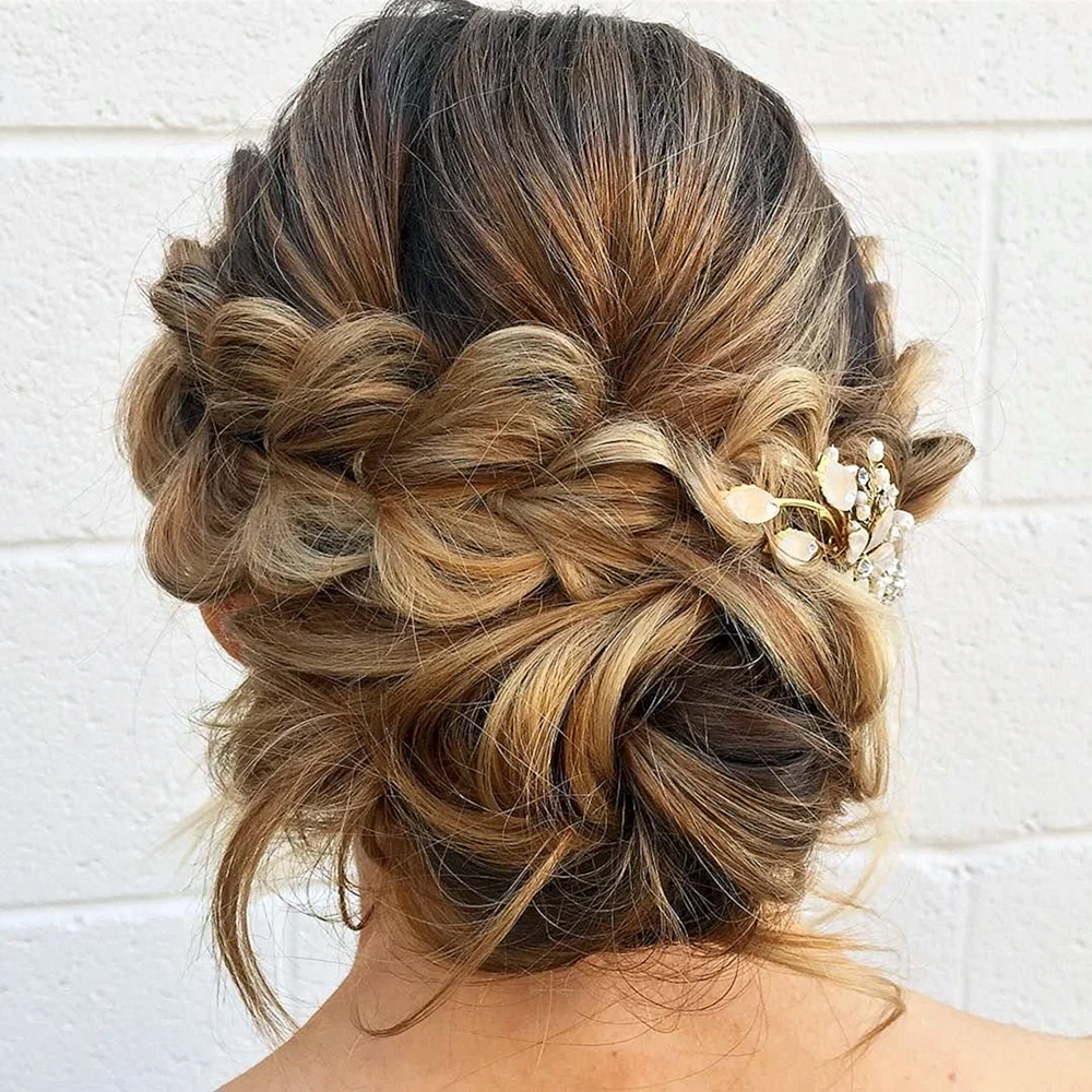 Bride with hair bun Updo