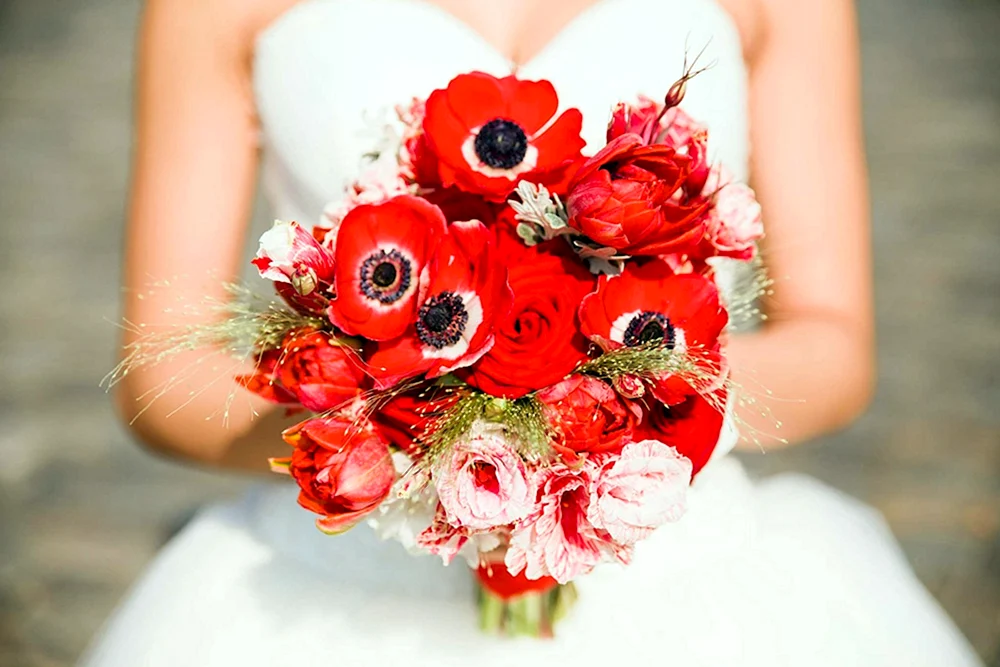 Букет невесты из анемонов красных