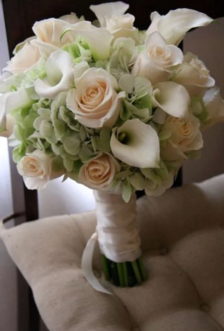 Букет невесты с каллами и розами
