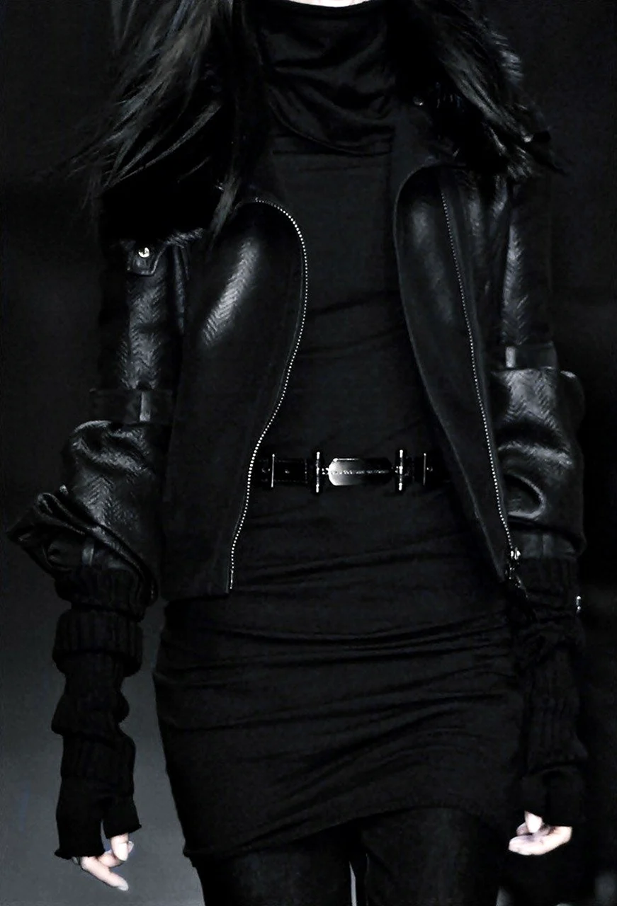 Чёрная женская одежда