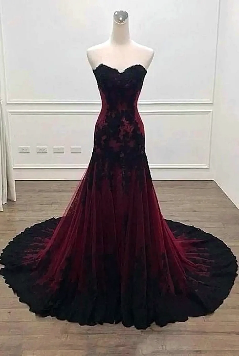 Черно красное свадебное платье