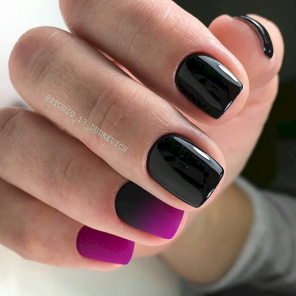 Черно розовый градиент на ногтях