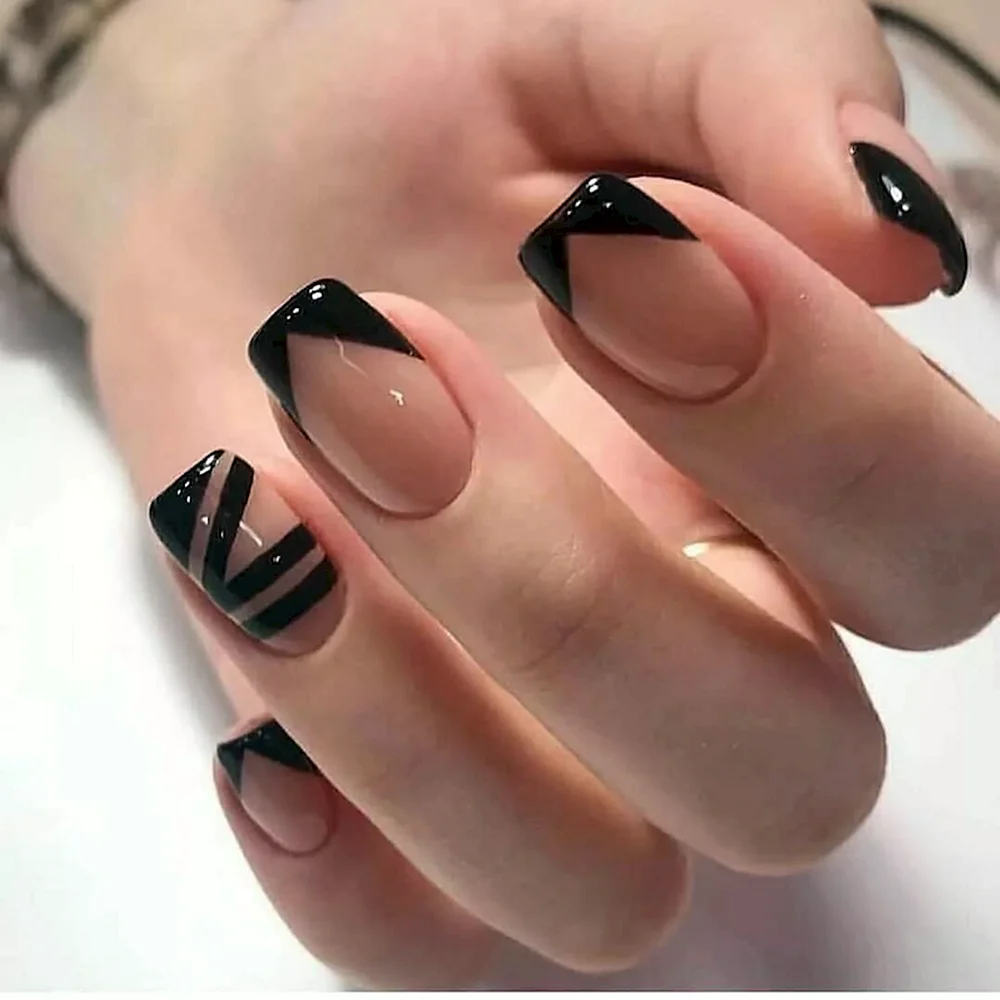 Чёрный френч на ногтях
