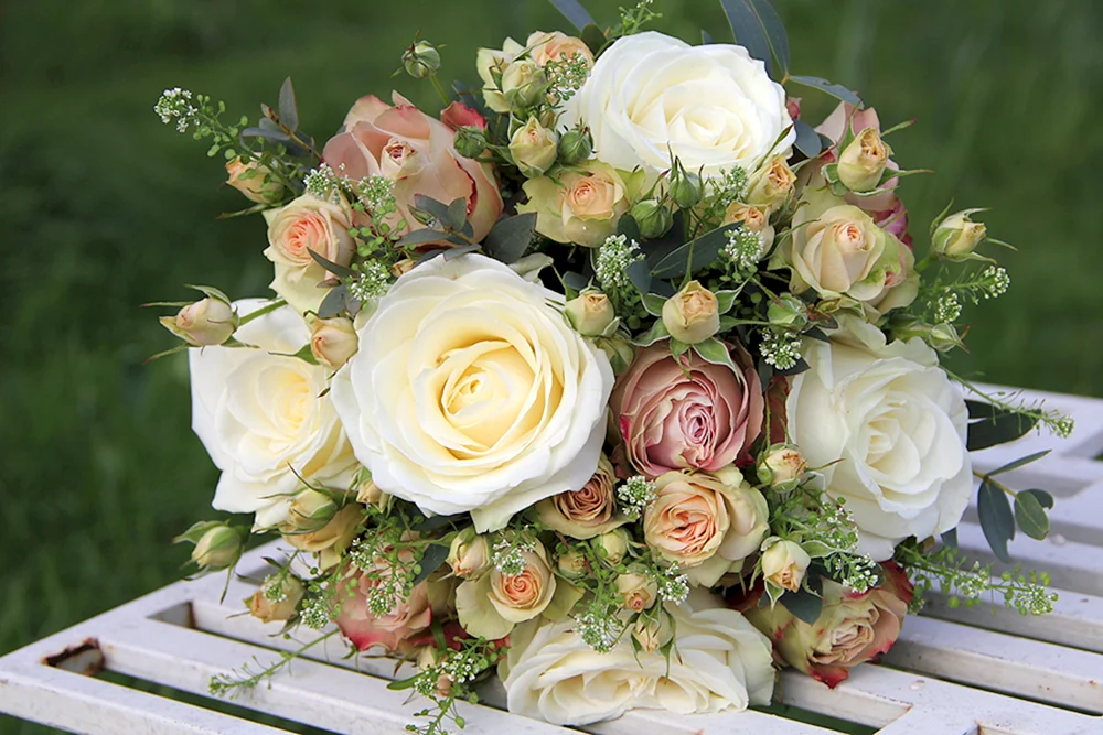 Chic Rose Bouquets