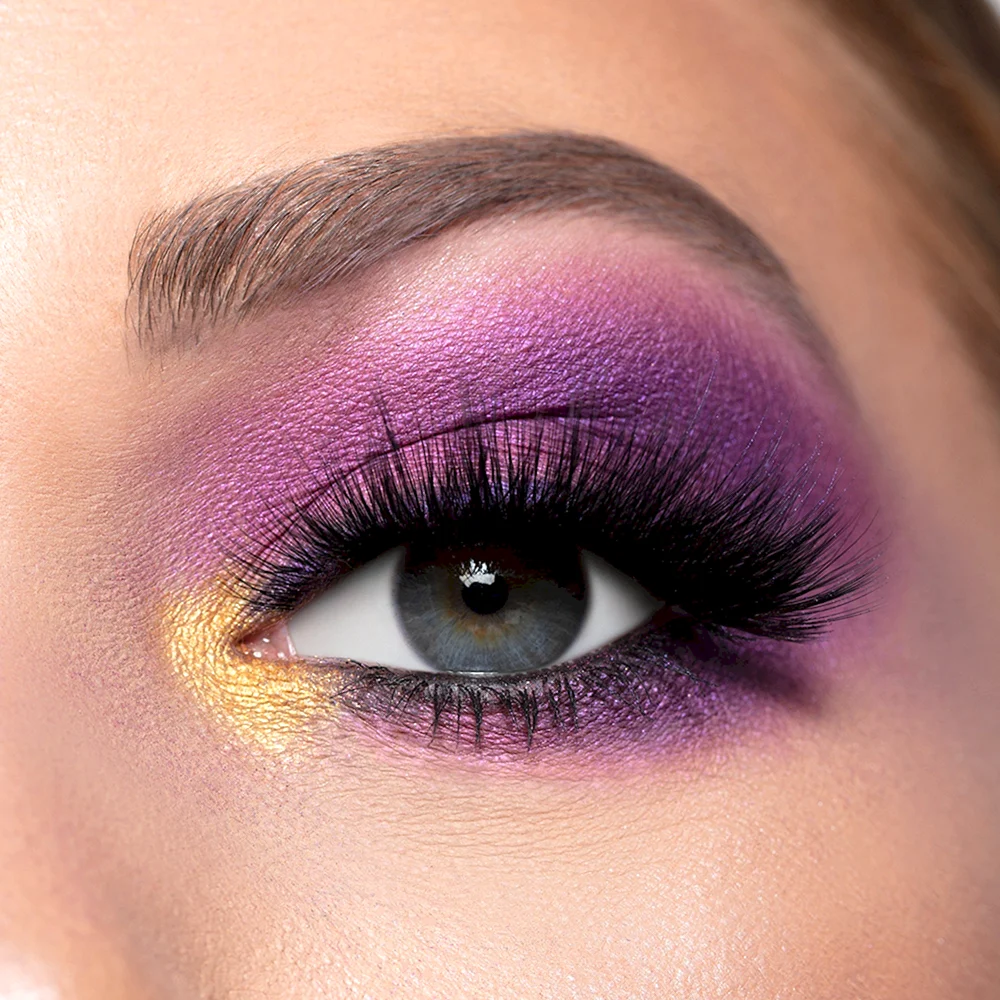 Color Eye Purple