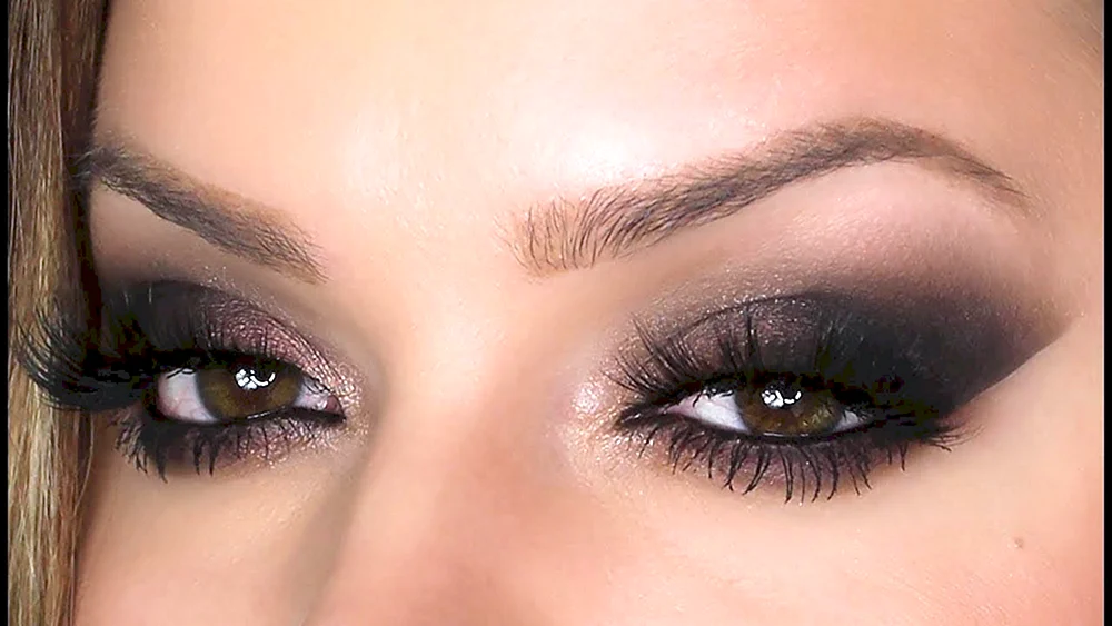 Dark-Eye Makeup