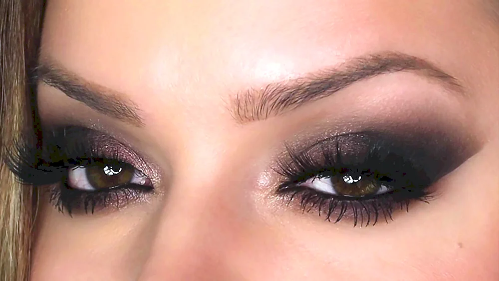 Dark-Eye Makeup