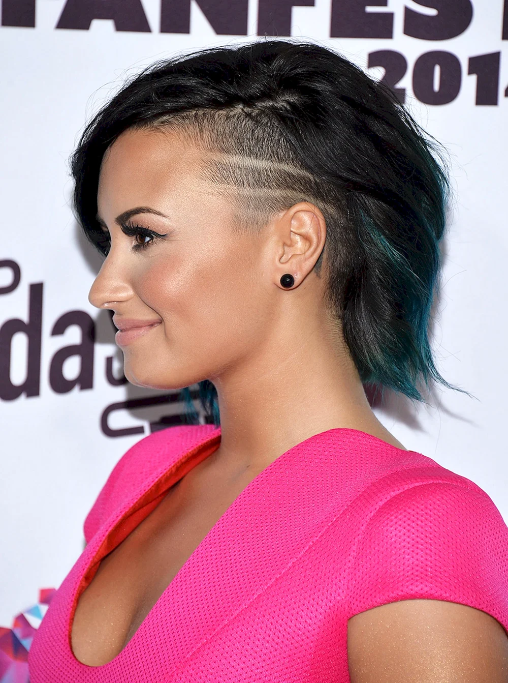 Demi Lovato short Haircut