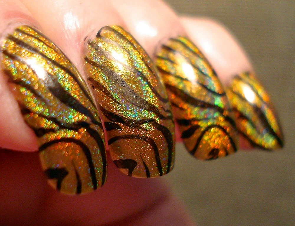 Дизайн ногтей тигровый