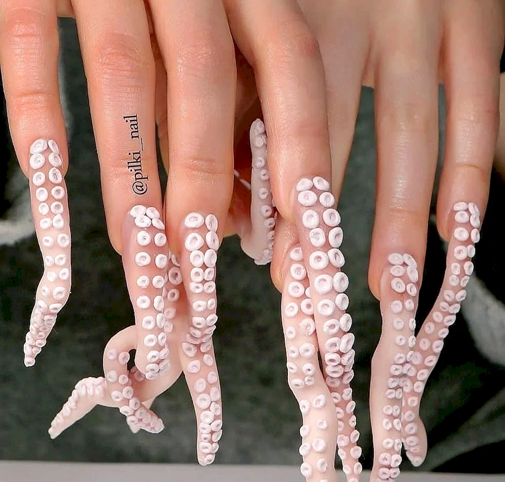 Длинные волнистые ногти