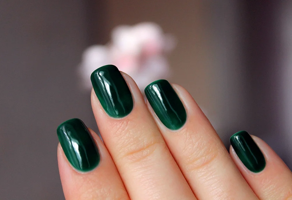 Green Nails model