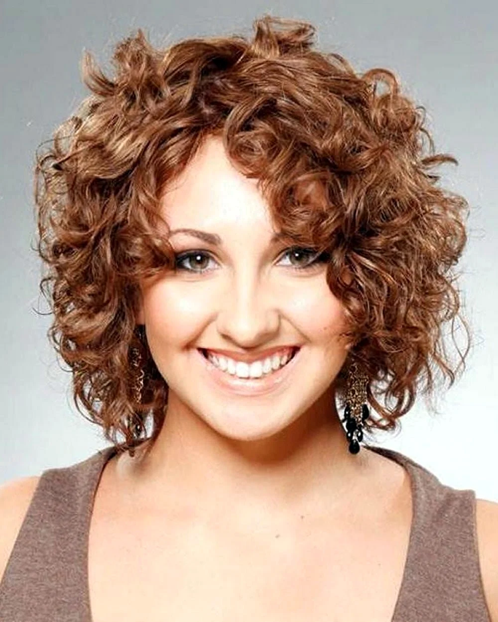 Hairstyle for short curly hair