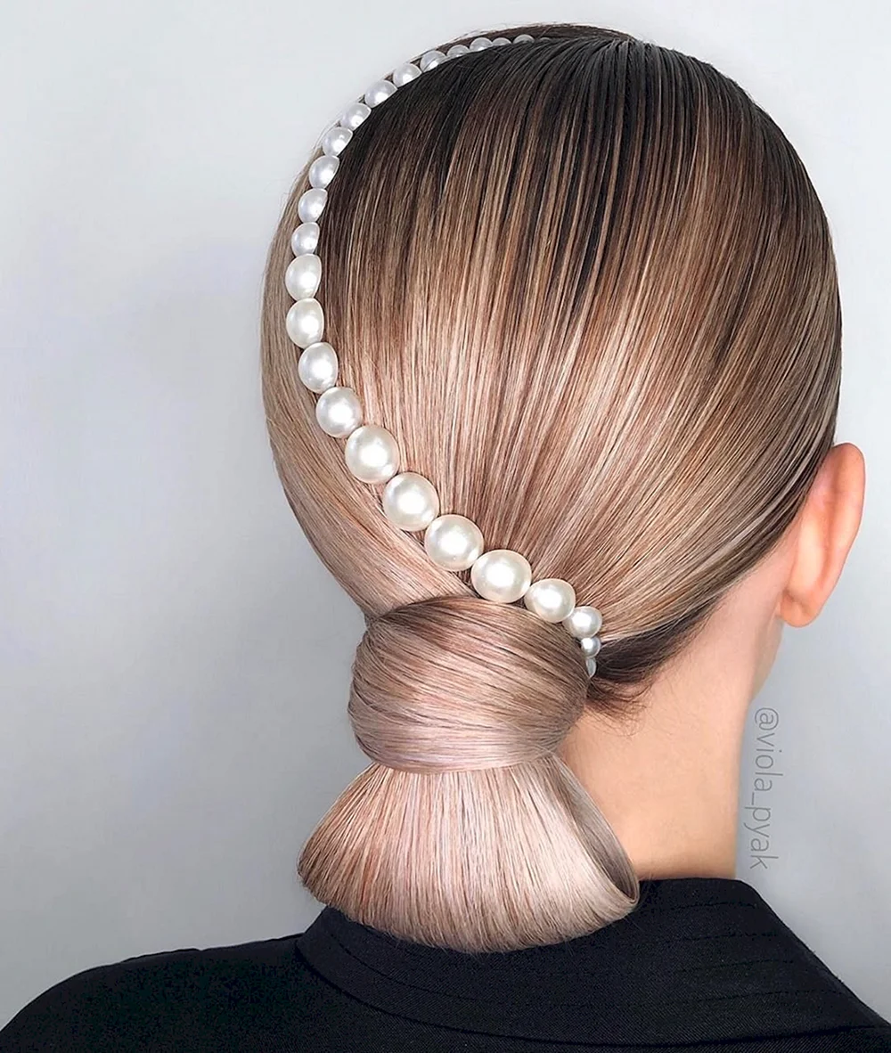 Hairstyle with Pearl clips
