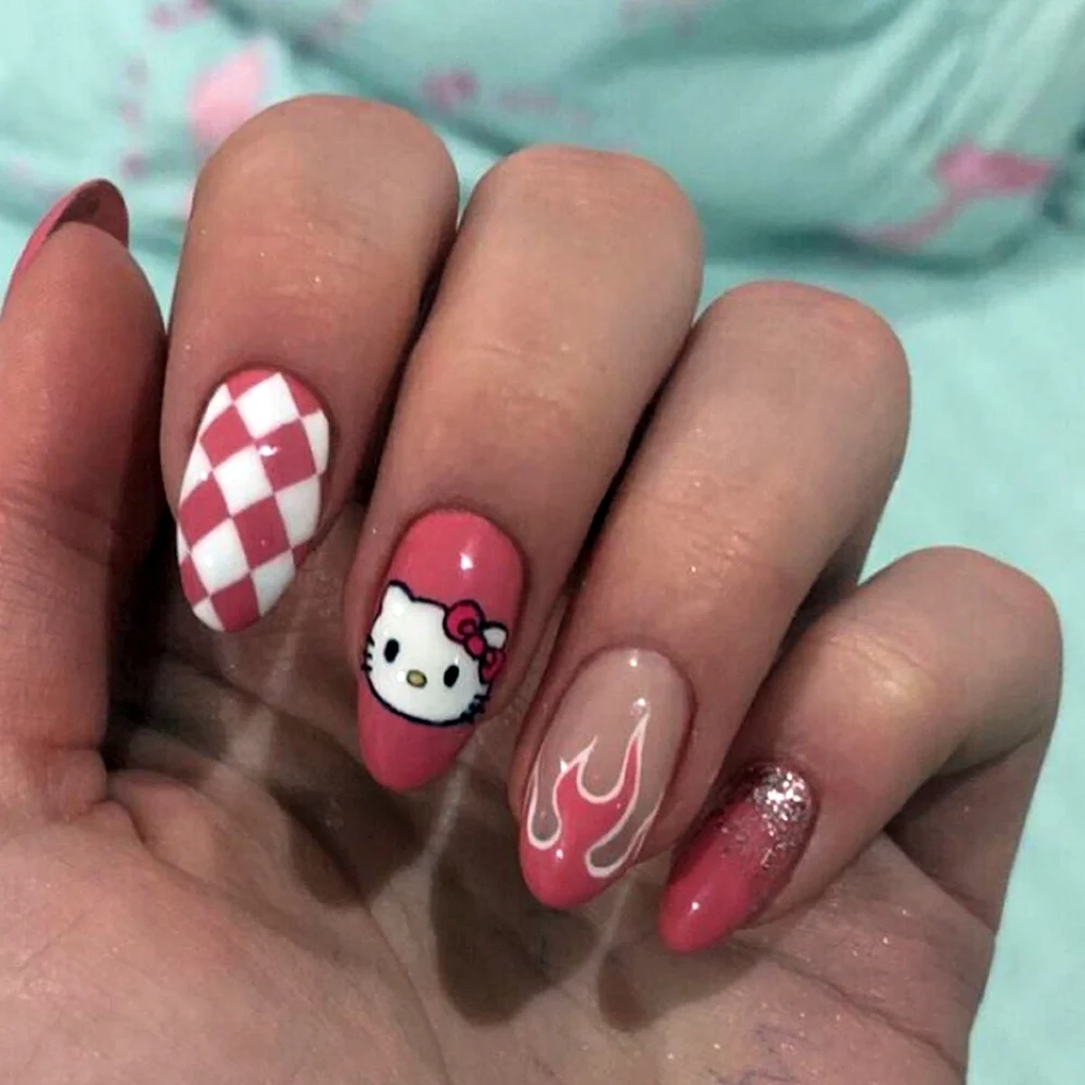 Hello Kitty Manicure