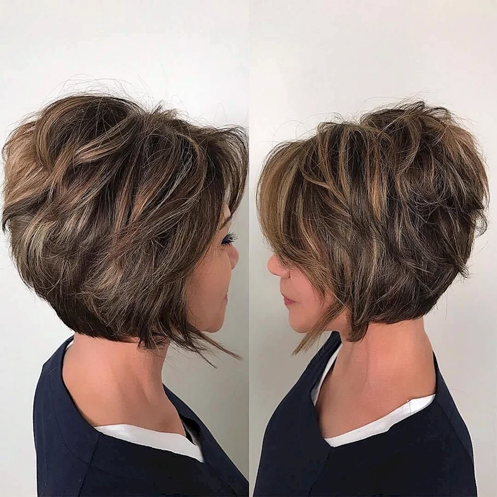 Highlighted two-layered short Haircut