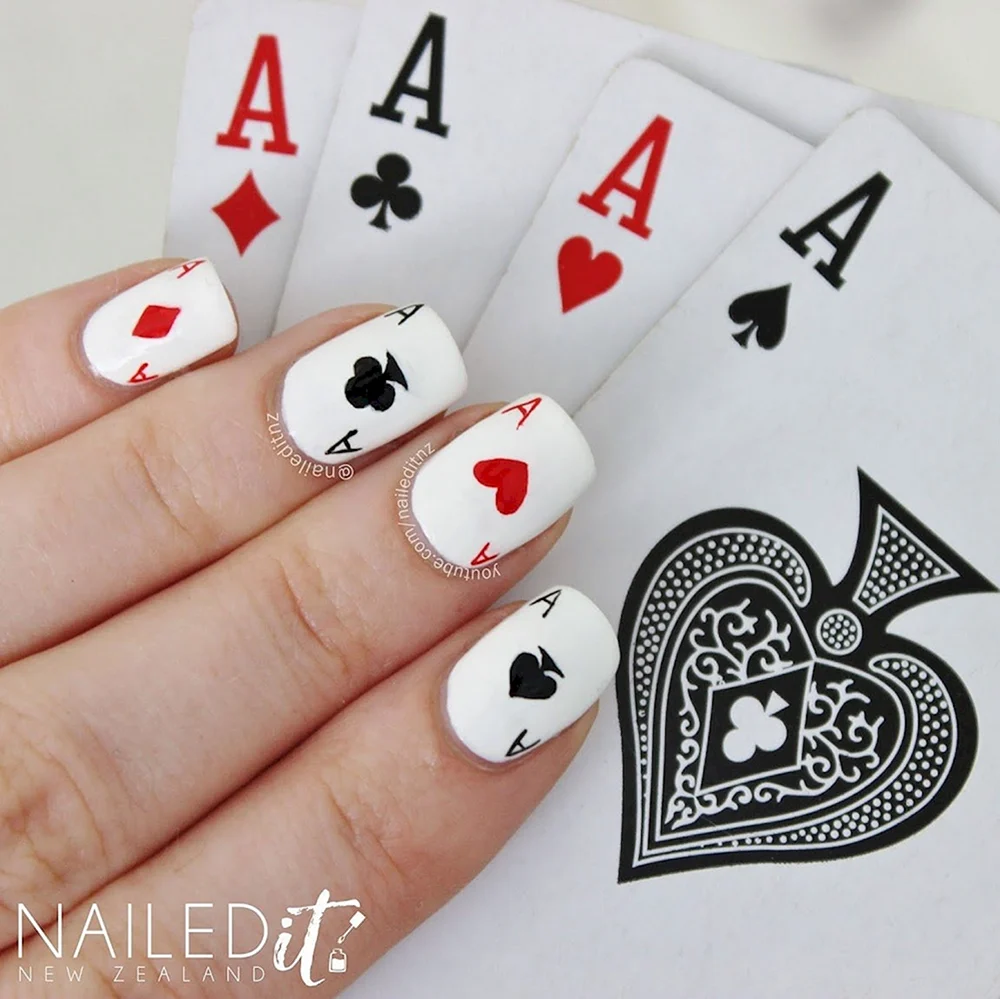 Карточный дизайн на ногтях