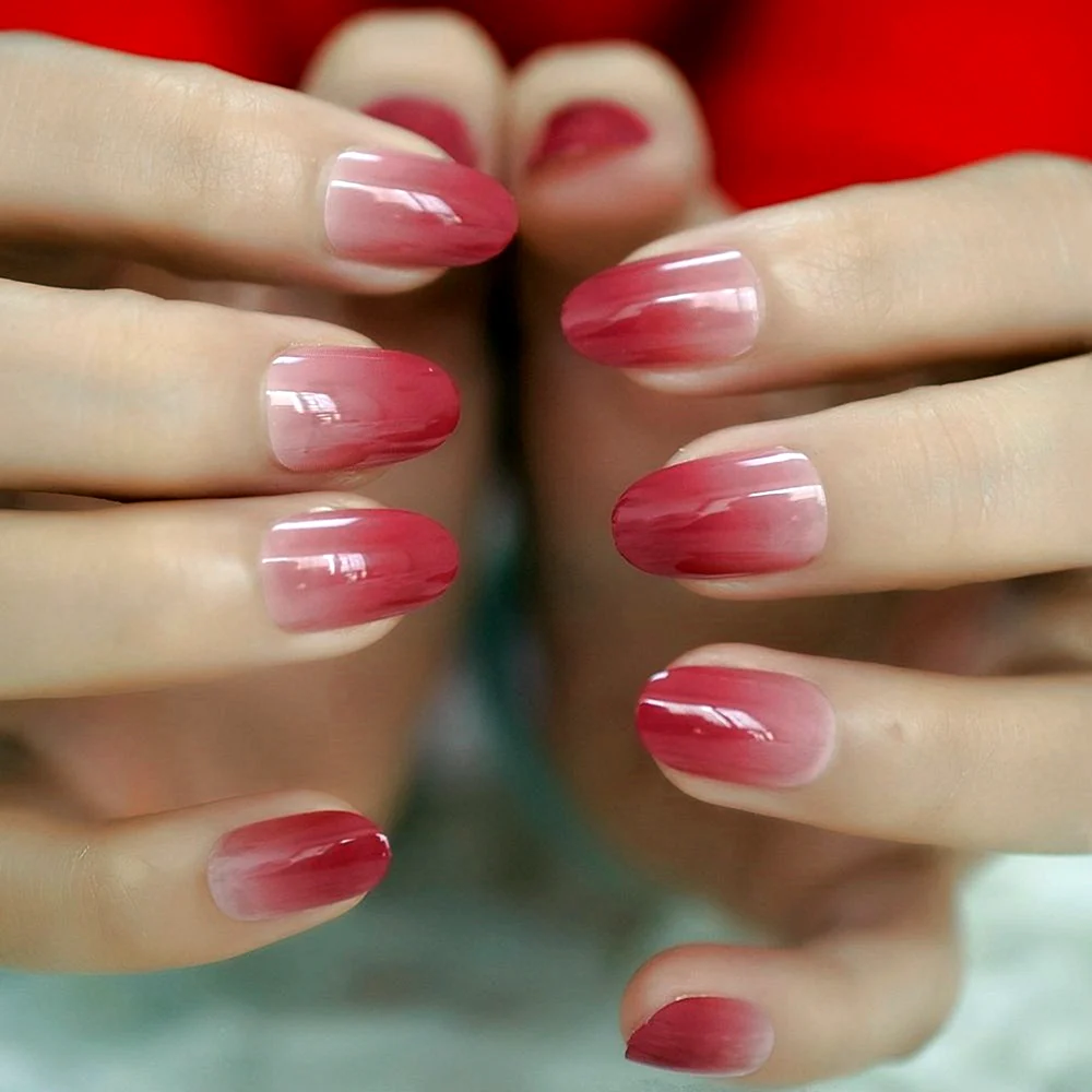 Красная растяжка на ногтях