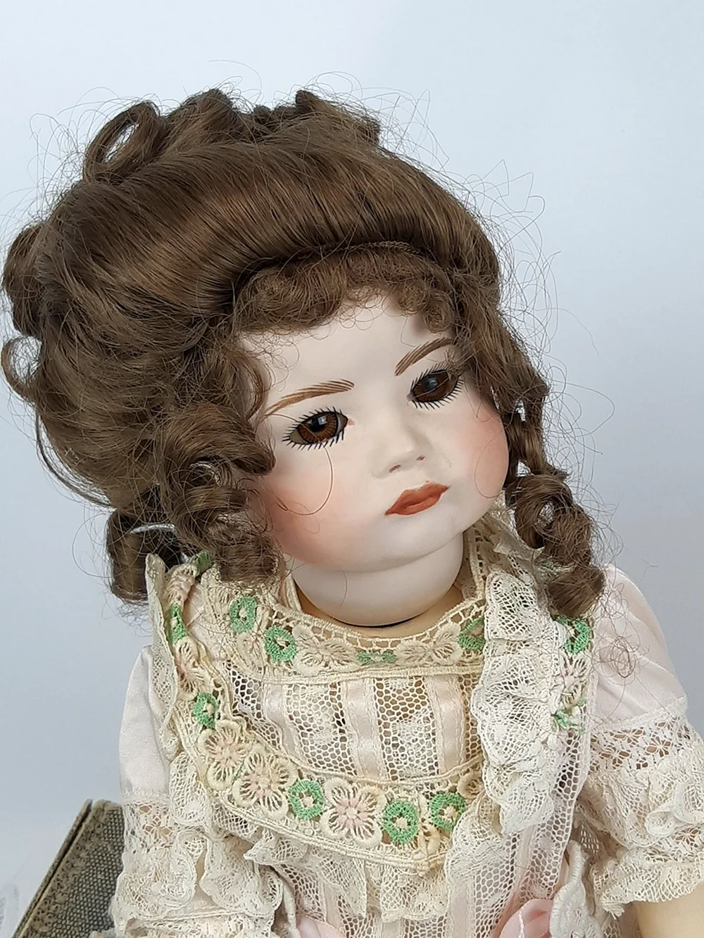 Кукла фарфоровая коллекционная Анна Болейн 20 см