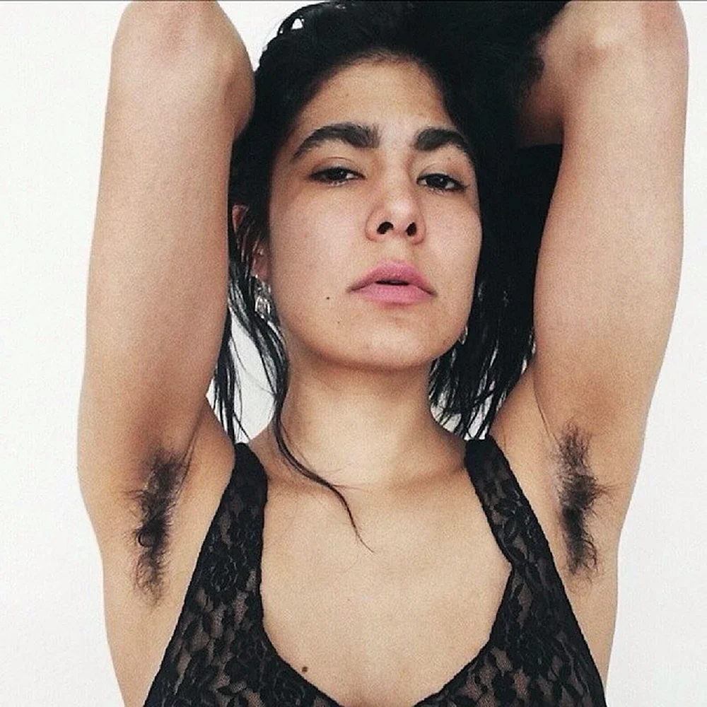 Lady hairy Pits