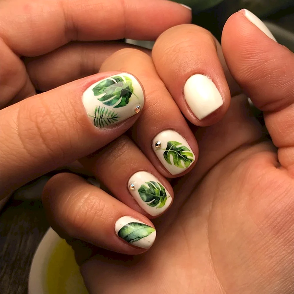 Leaf Manicure