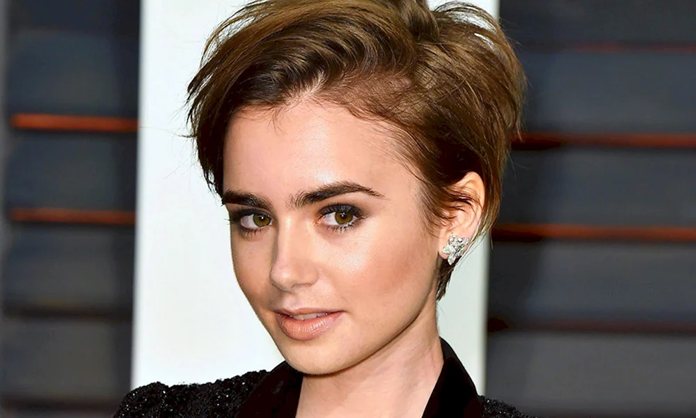Lily Collins 2021