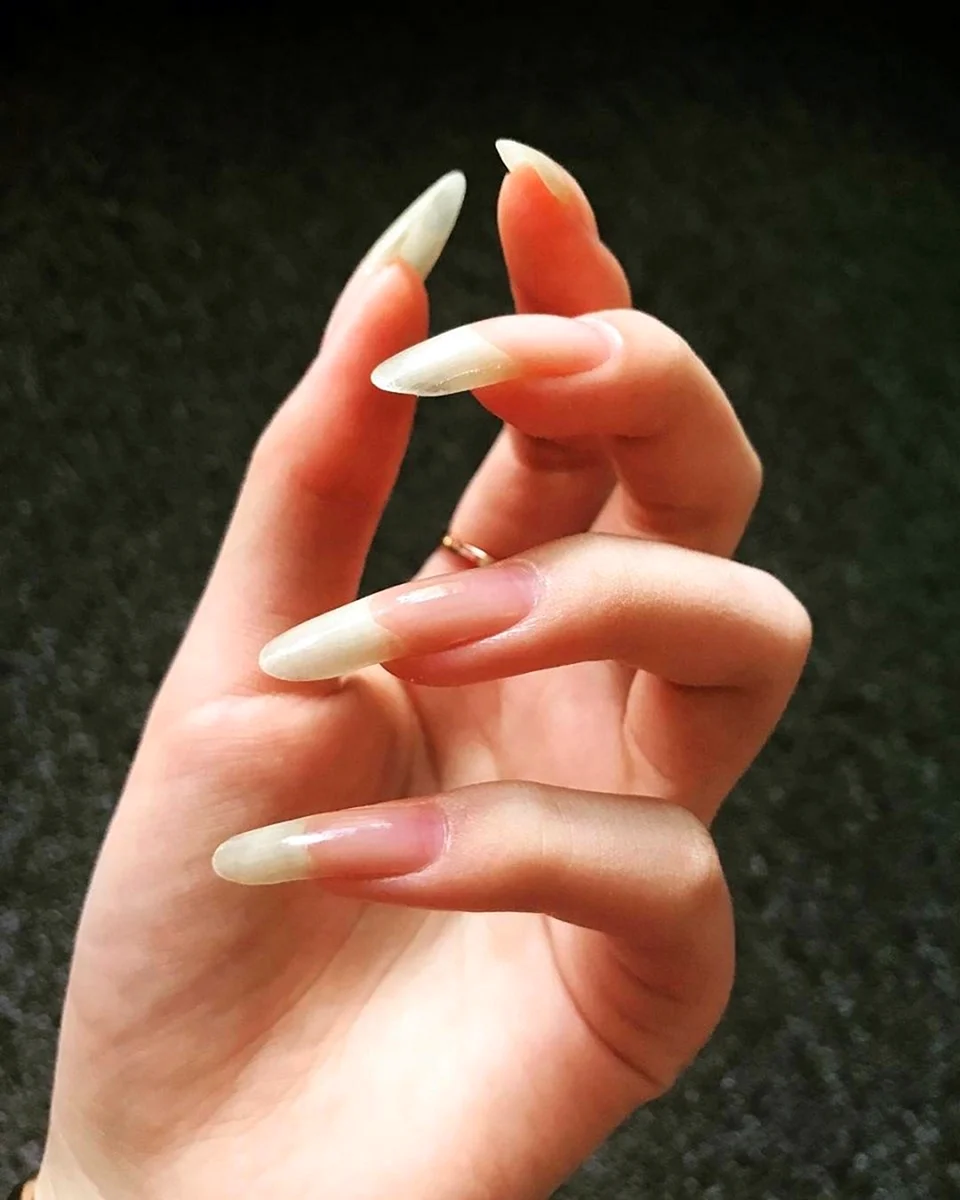 Long Nails Beryl