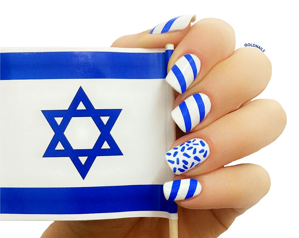 Маникюр с израильским флагом