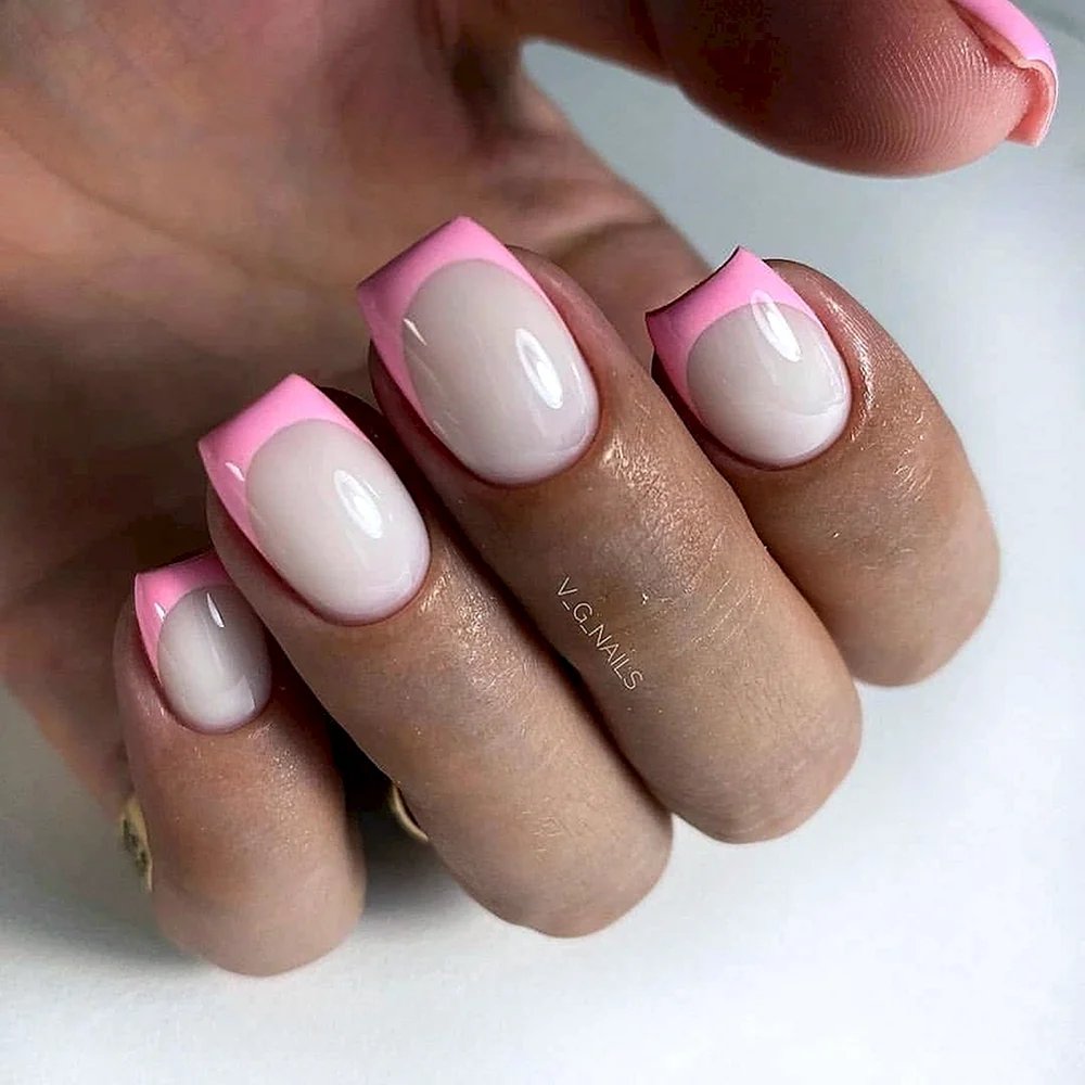 Молочные ногти с розовым френчем