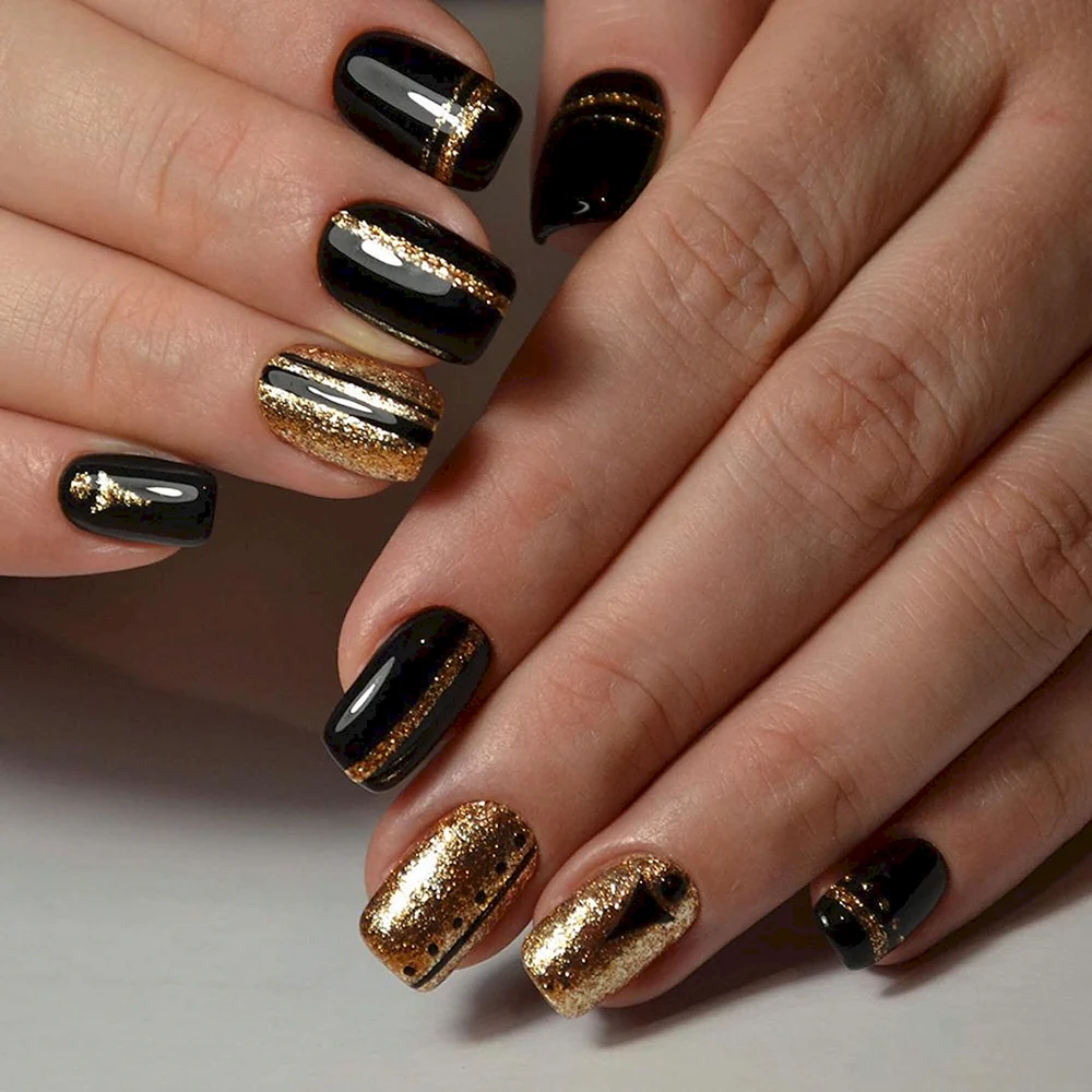 Nail Art Black Gold