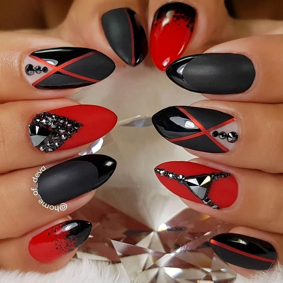 Nail Black and Red