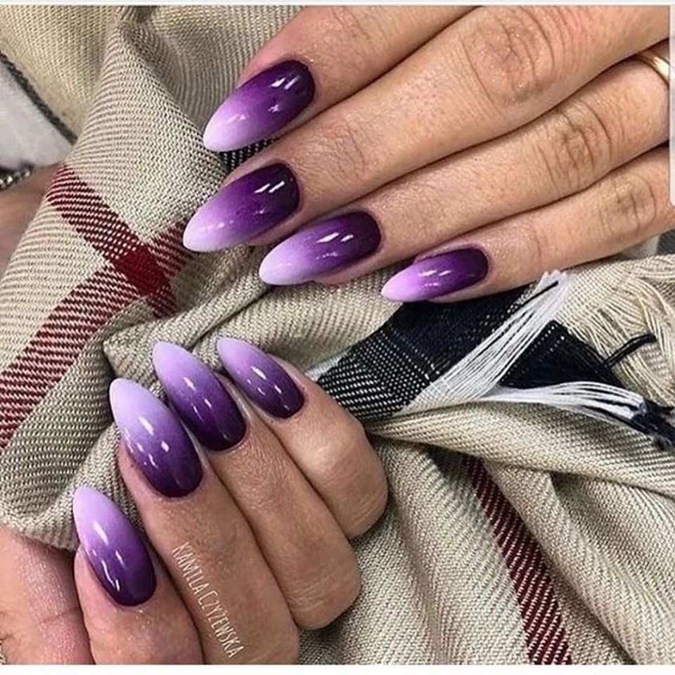 Nail Violet Ombre