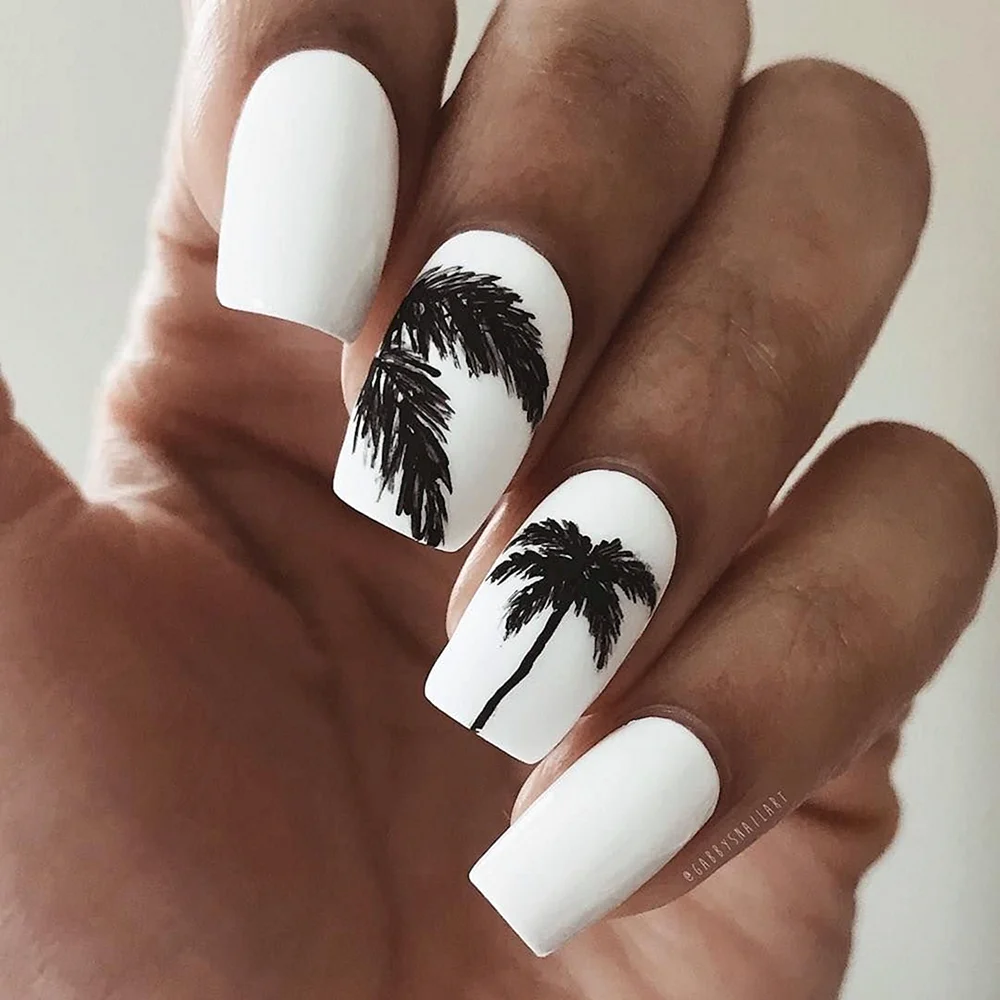 Nails 2021 Black and White