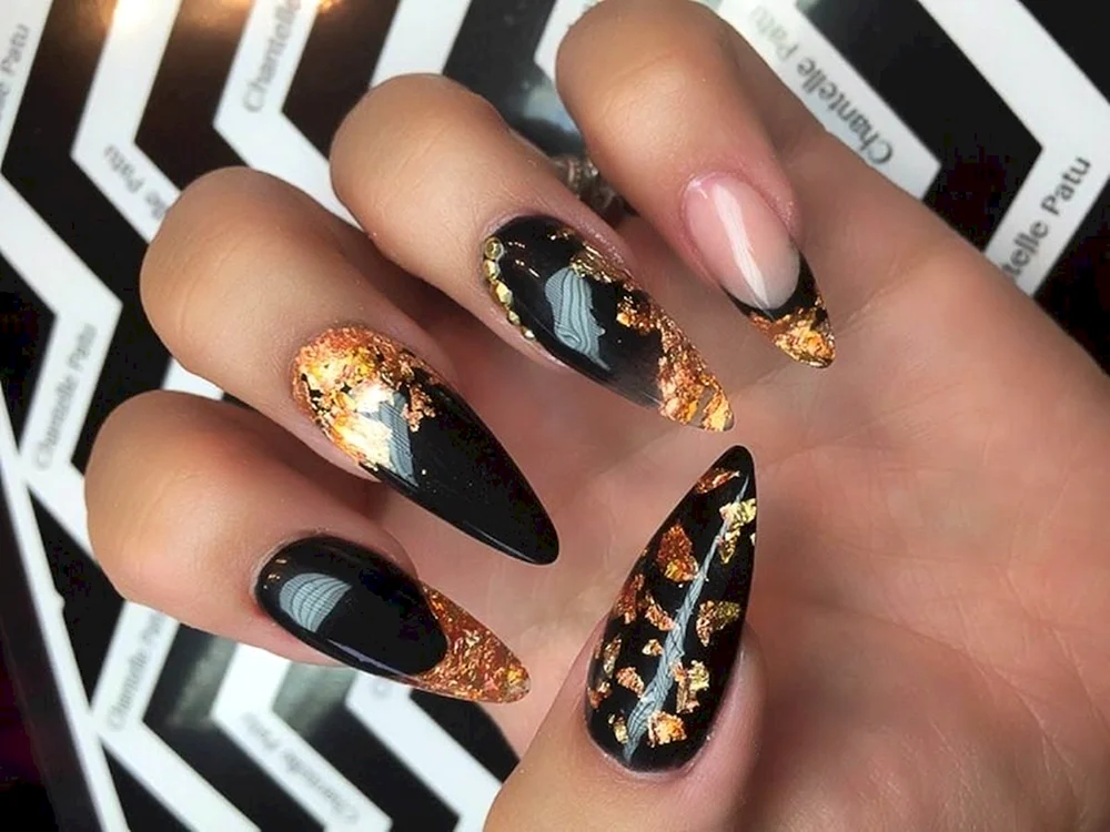 Nails Black Gold