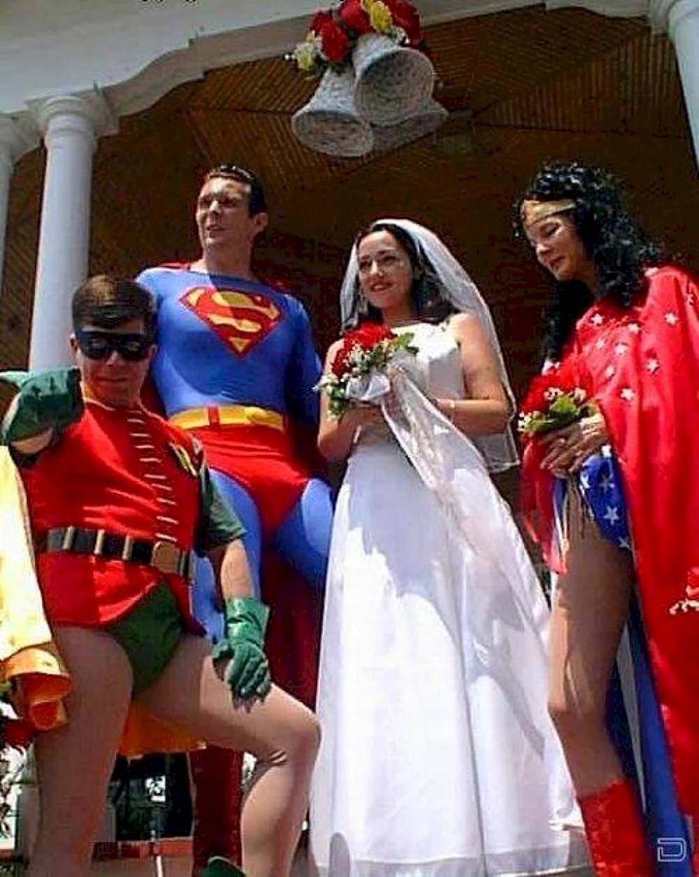 Необычные костюмы на свадьбу