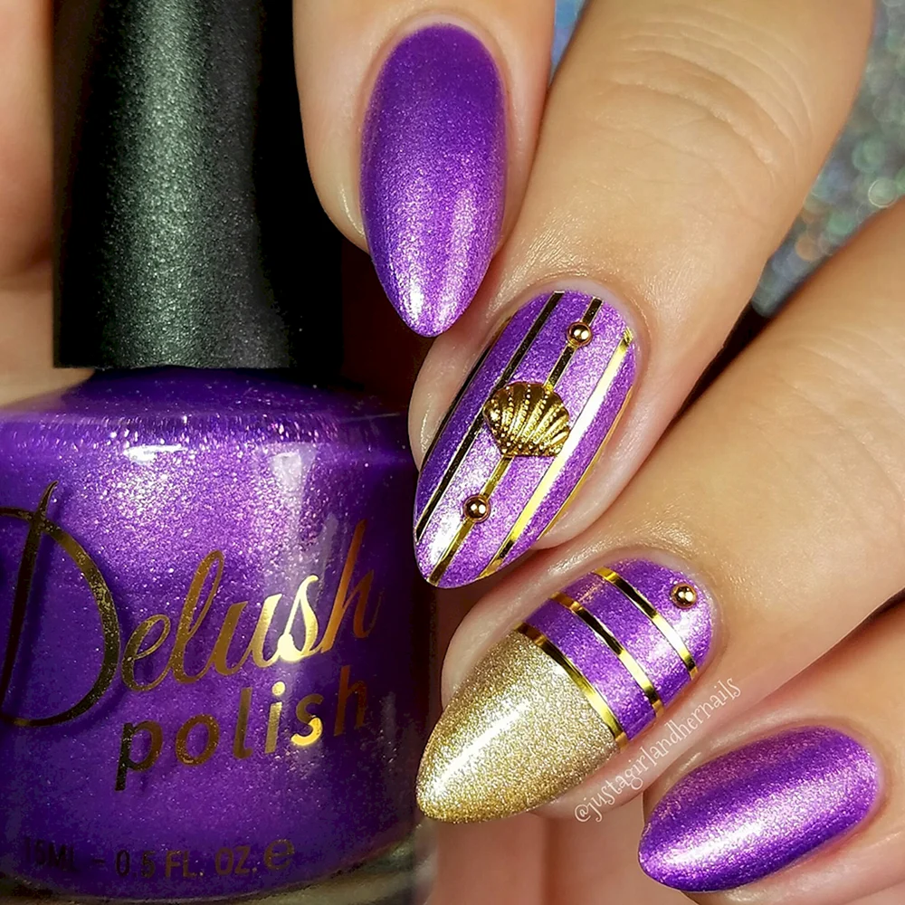 Ногти фиолетовые с золотом