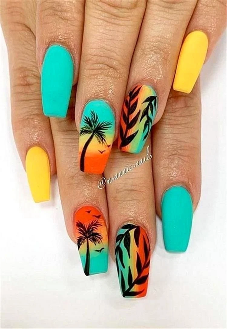 Ногти летние яркие с пальмами