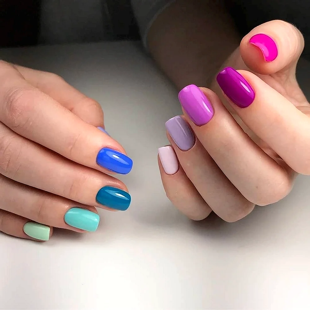 Ногти с разными цветами