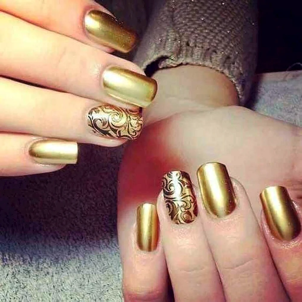 Ногти с золотом