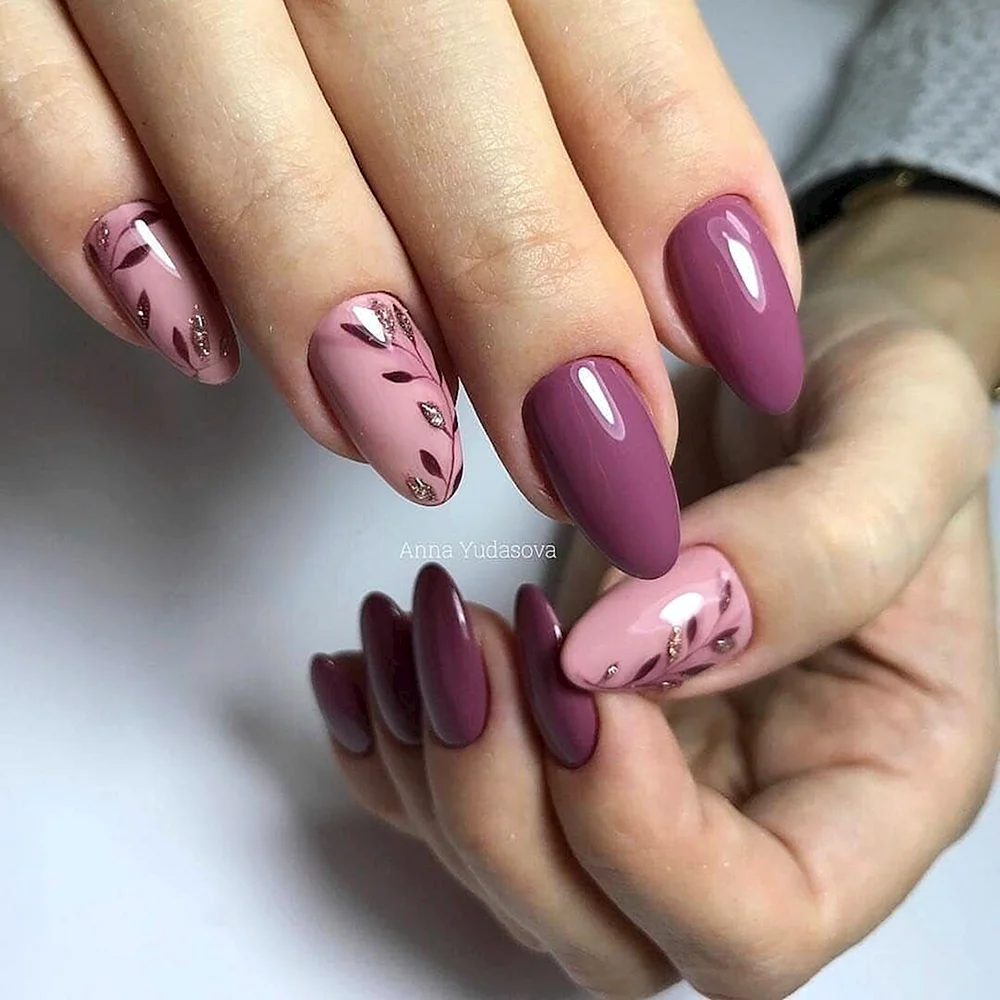 Ногти темно розовые