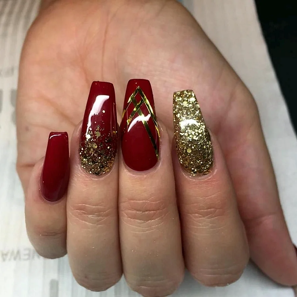 Ногти золото с красным
