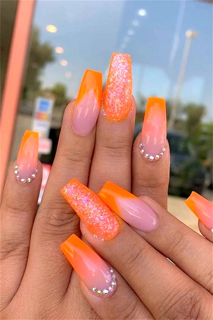 Оранжевые нарощенные ногти