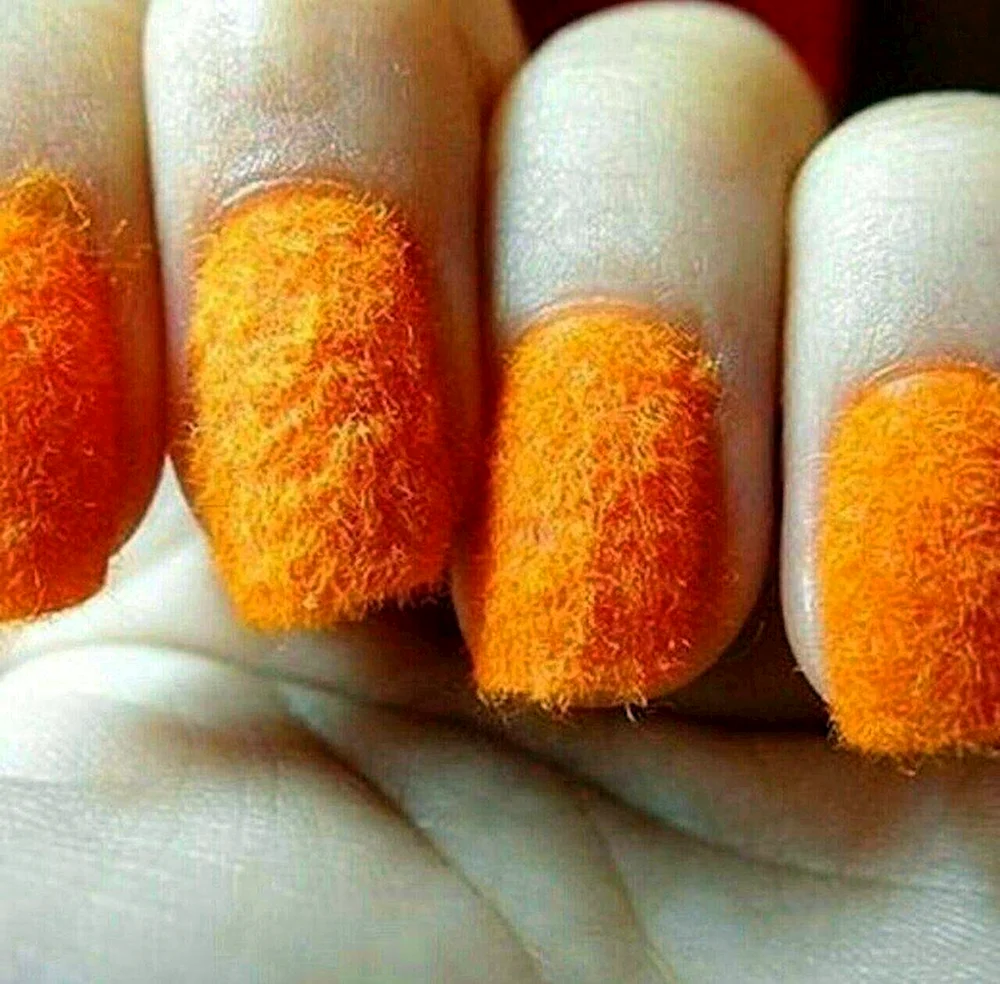 Оранжевый бархатный маникюр